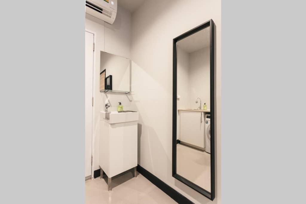 S2 Silom Large room 4-6 guests Full kitchen WIFI Bangkok Exterior foto
