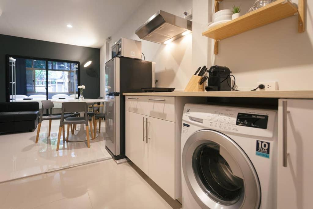 S2 Silom Large room 4-6 guests Full kitchen WIFI Bangkok Exterior foto